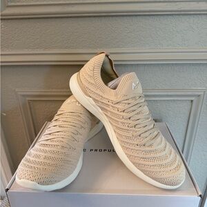 🆕 APL Men’s Techloom Wave Sneakers 10.5  Warm silk/ivory